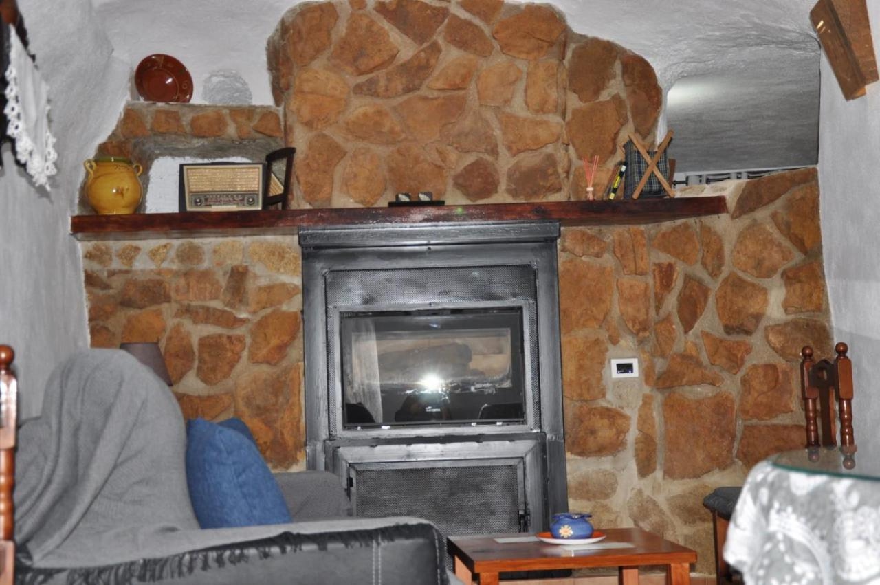 Casa Cueva El Almendro Guest House Pegalajar ภายนอก รูปภาพ